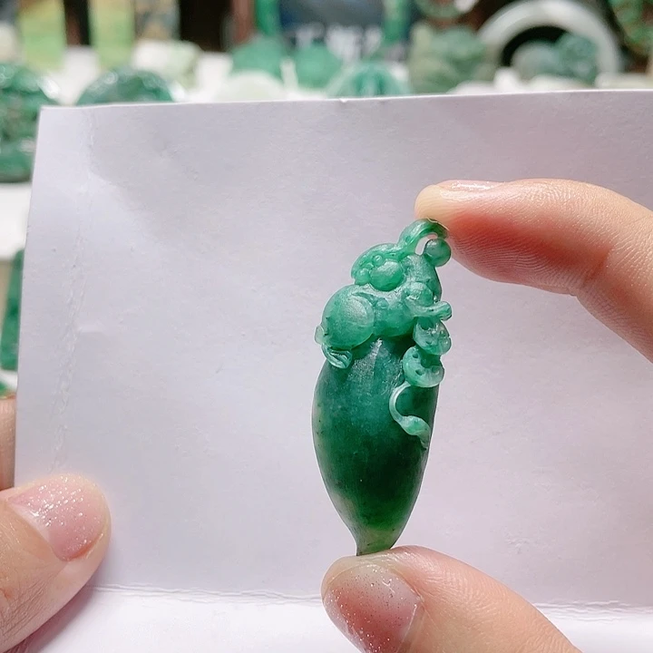 独山玉未镶嵌颈饰