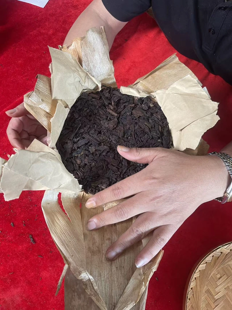 云南普洱茶刮风寨茶王龙柱老生茶2000g拍5发6