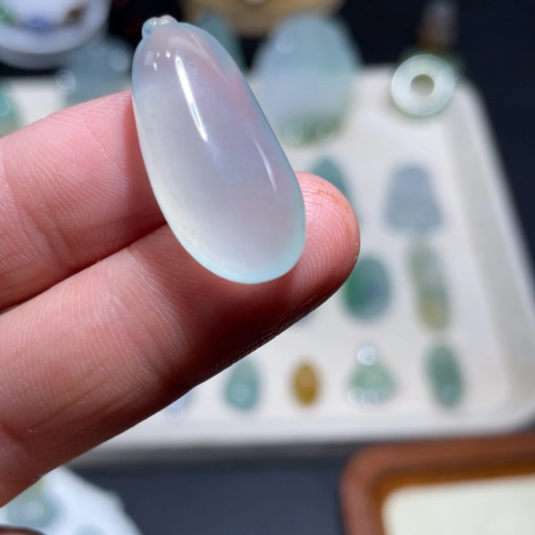 翡翠未镶嵌颈饰福瓜