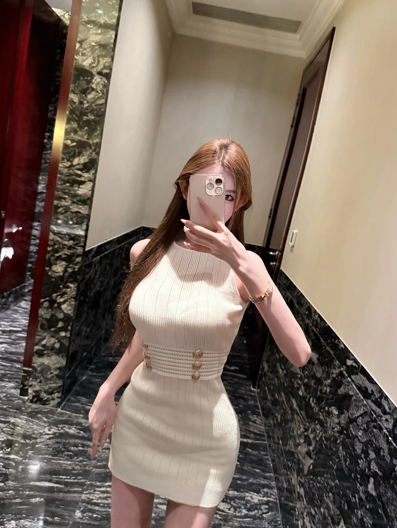 法式富家千金风无袖背心金扣收腰连衣裙夏季小众高级感短裙子