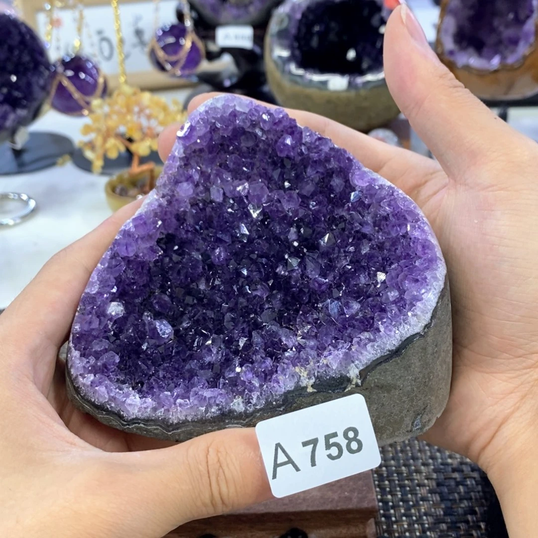 未镶嵌水晶大型摆件（非配饰）