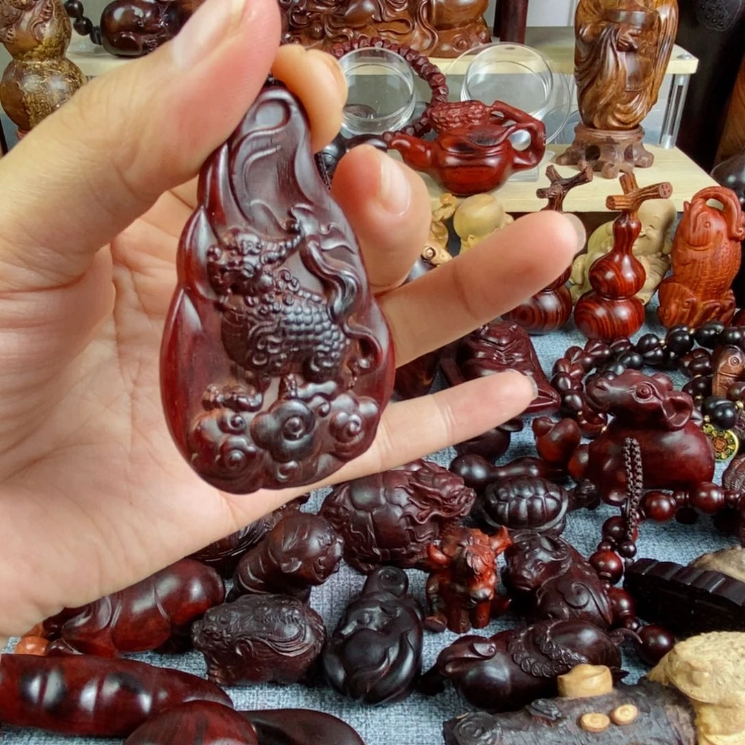 木陈****音小叶紫檀麒麟牌吊坠
