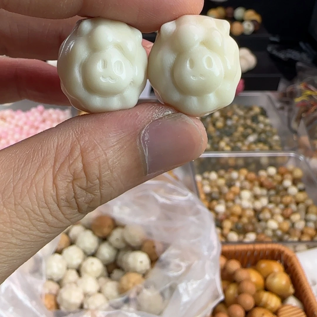 菩提根/象牙果手串全品白色云朵羊2颗