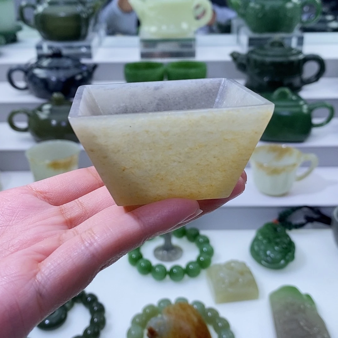 和田玉未镶嵌挂件杯子