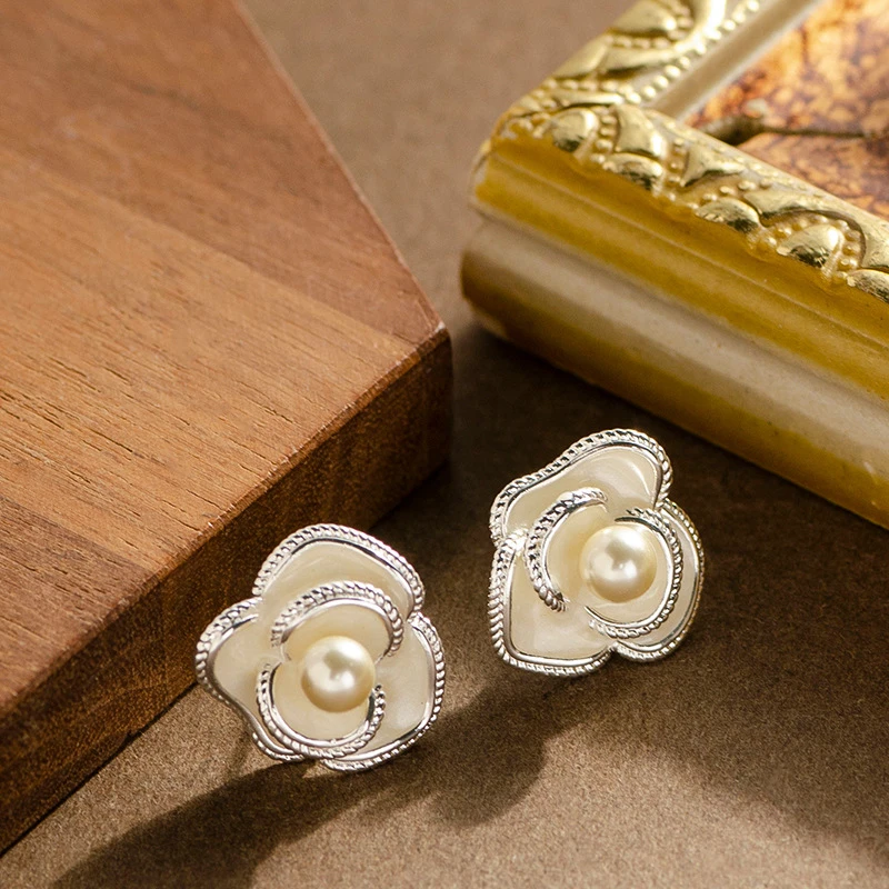 铜合金耳饰 鼎溢法式优雅时尚轻奢风滴油山茶花珠珠耳钉女高级zy