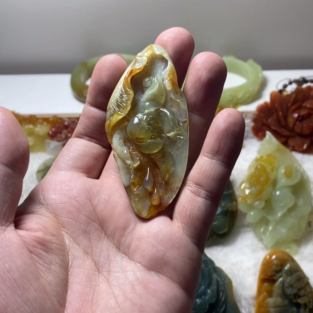 蛇纹石玉未镶嵌颈饰