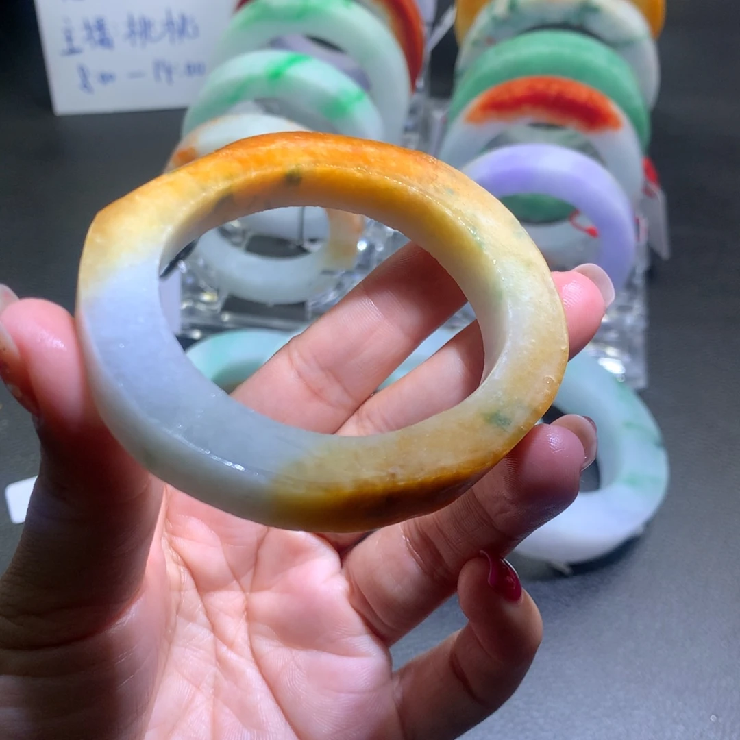 未镶嵌黄翡飘花定制翡翠55.61贵妃