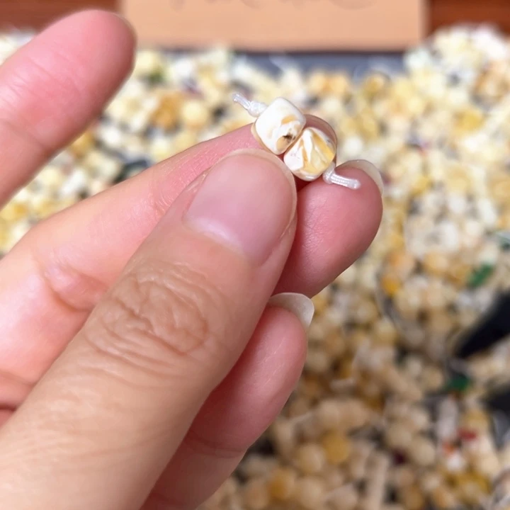 蜜蜡未镶嵌裸石6.5mm一对