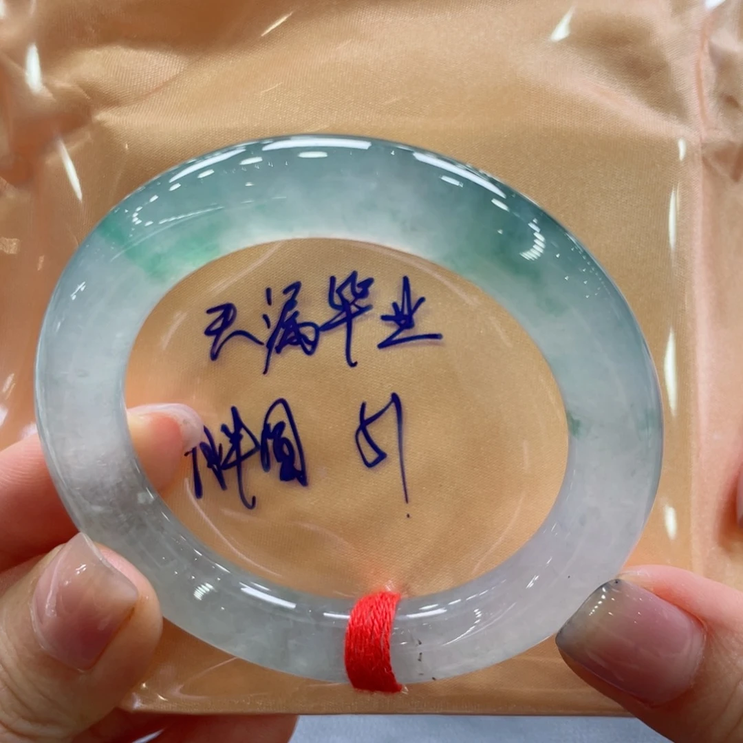 翡翠手镯未镶嵌翡翠手镯