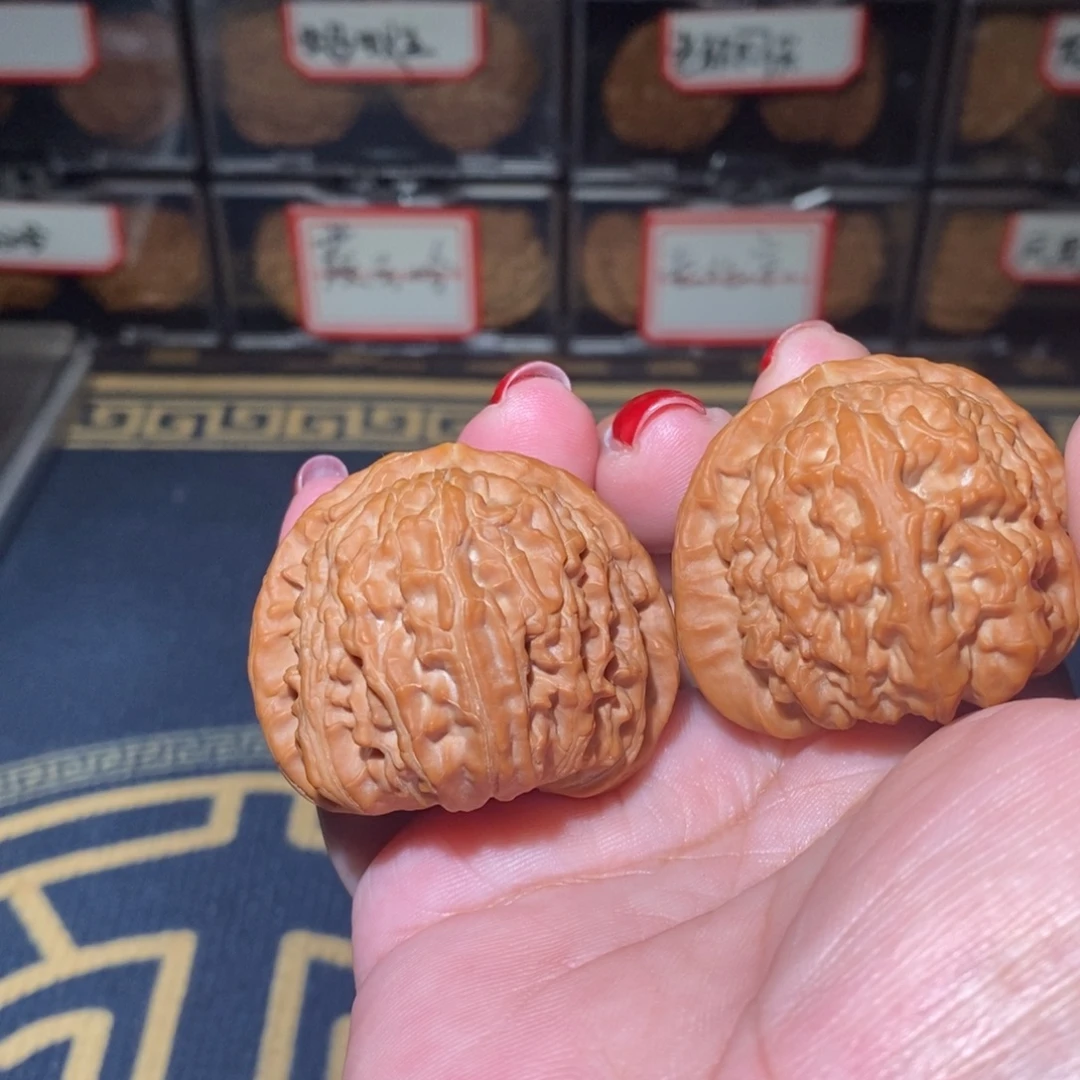 拾***光文玩核桃把件球白