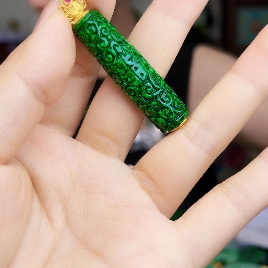 翡翠未镶嵌颈饰多样性