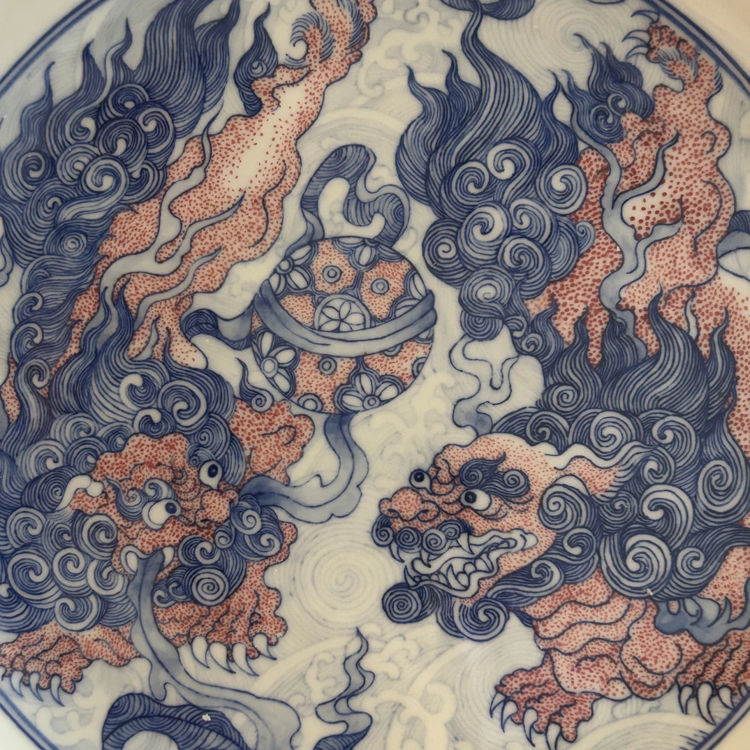 青花釉里红双狮滚绣球，好事在后头