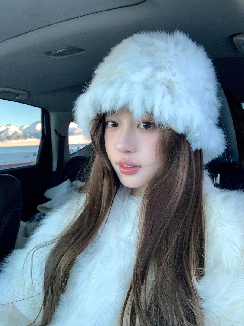 白色兔毛帽子女冬季防寒保暖毛绒绒护耳针织毛线渔夫帽保暖时尚