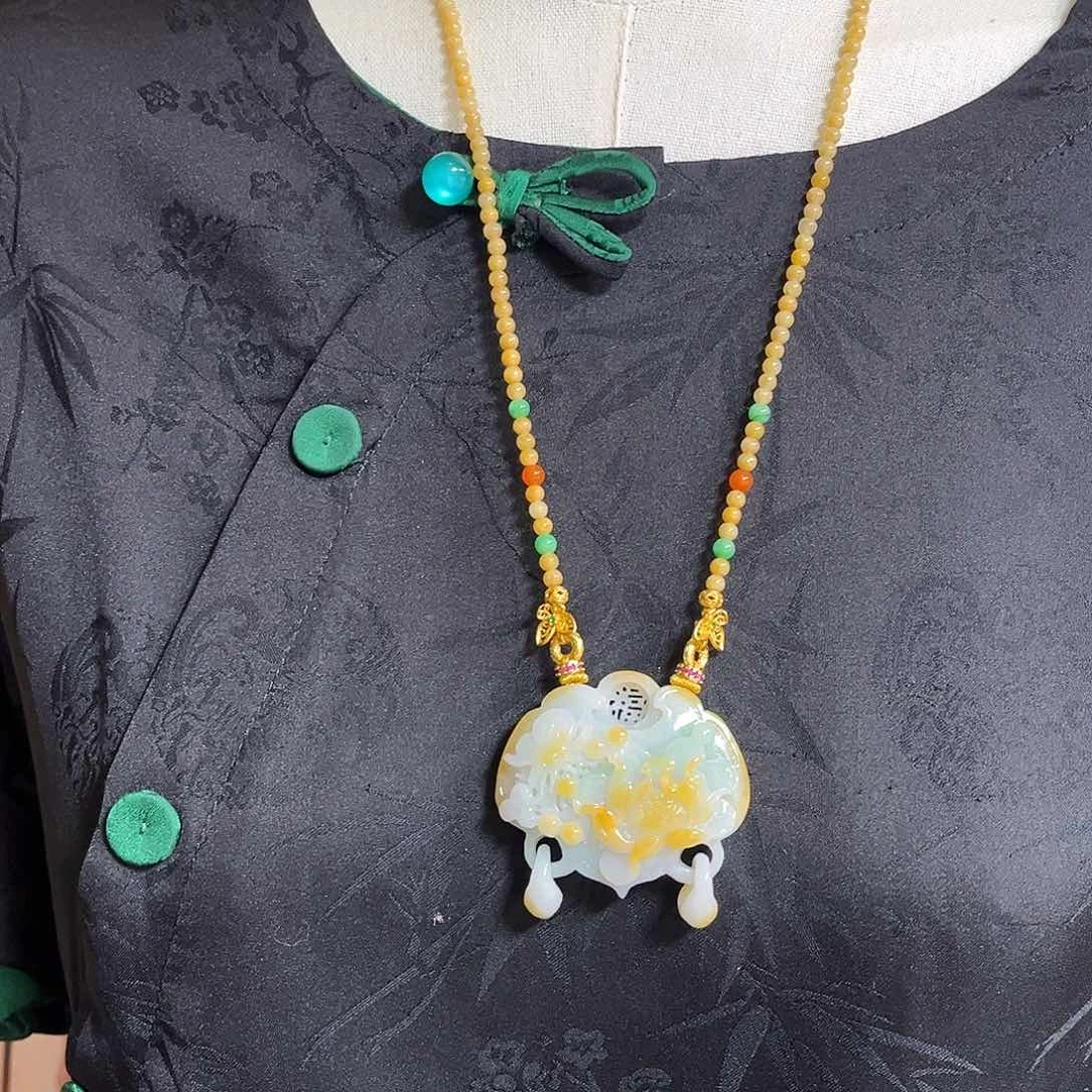 翡翠颈饰未镶嵌如意锁