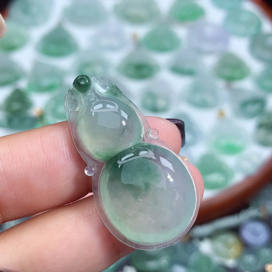 翡翠未镶嵌颈饰葫芦