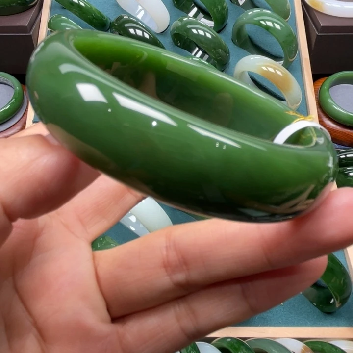 和田玉未镶嵌手镯