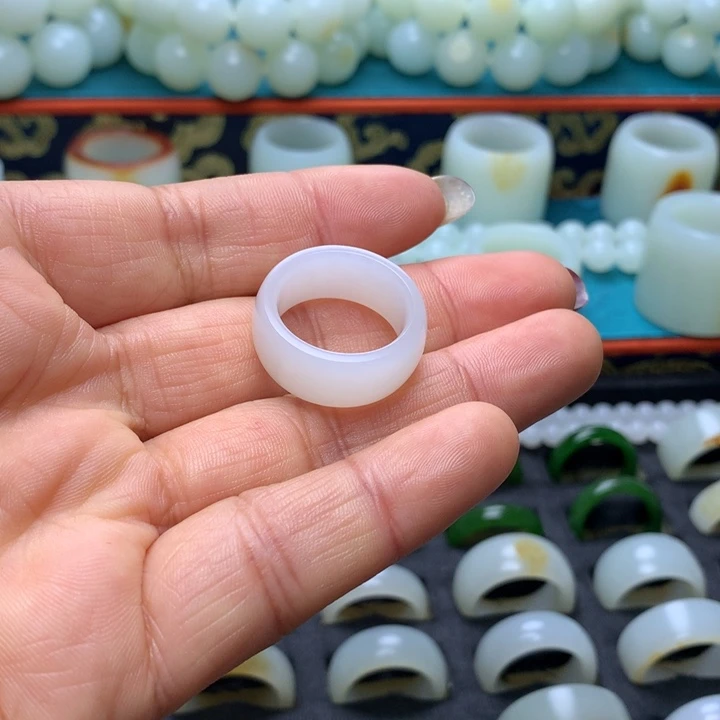 颈饰未镶嵌和田玉昆****年