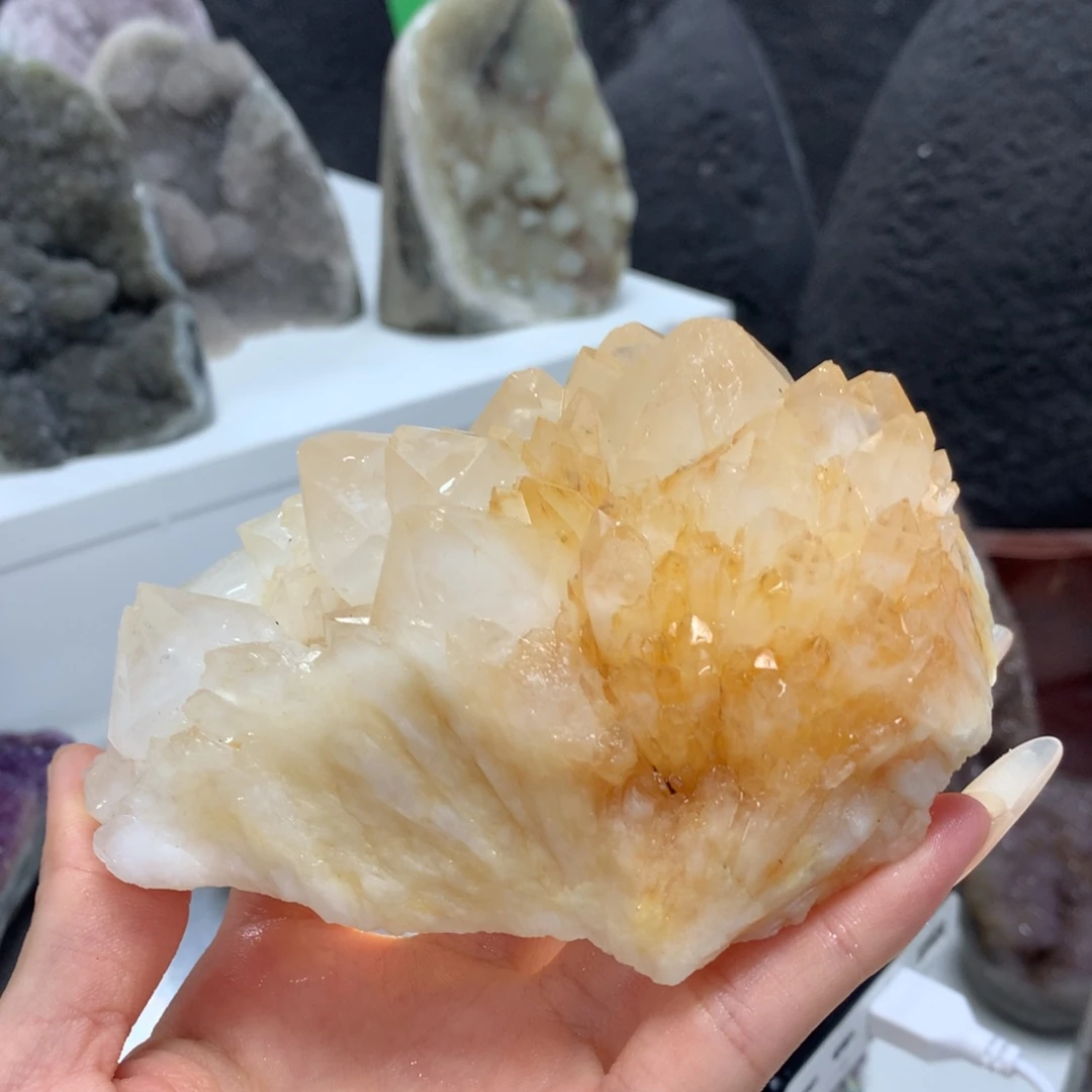 未镶嵌水晶大型摆件（非配饰）