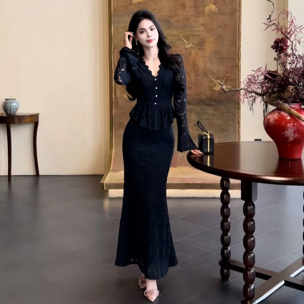 秋冬季气质V领时尚设计复古港风蕾丝连衣裙