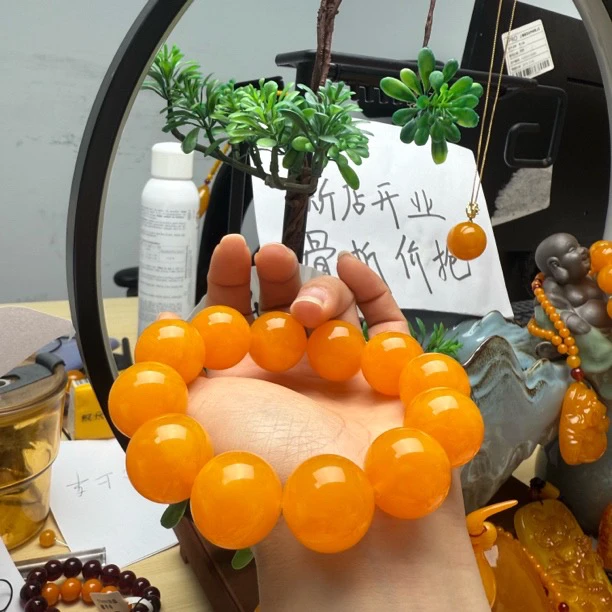 W140 【藏收级】藏族精工打磨 大气圆珠飘花手串18mm