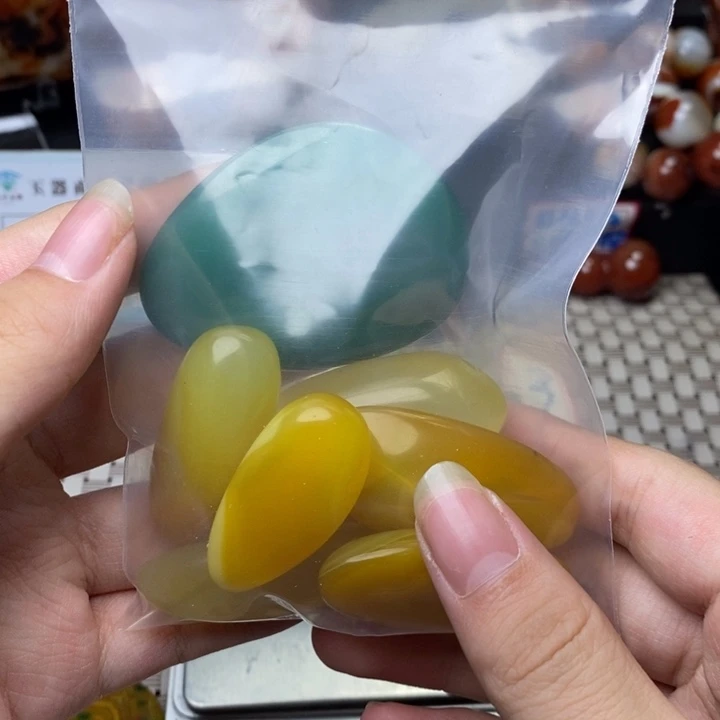 嘉***材玛瑙/玉髓未镶嵌原石打孔不退不换