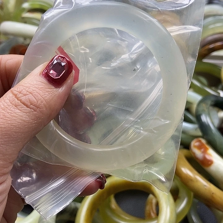 蛇纹石玉手镯未镶嵌半****城