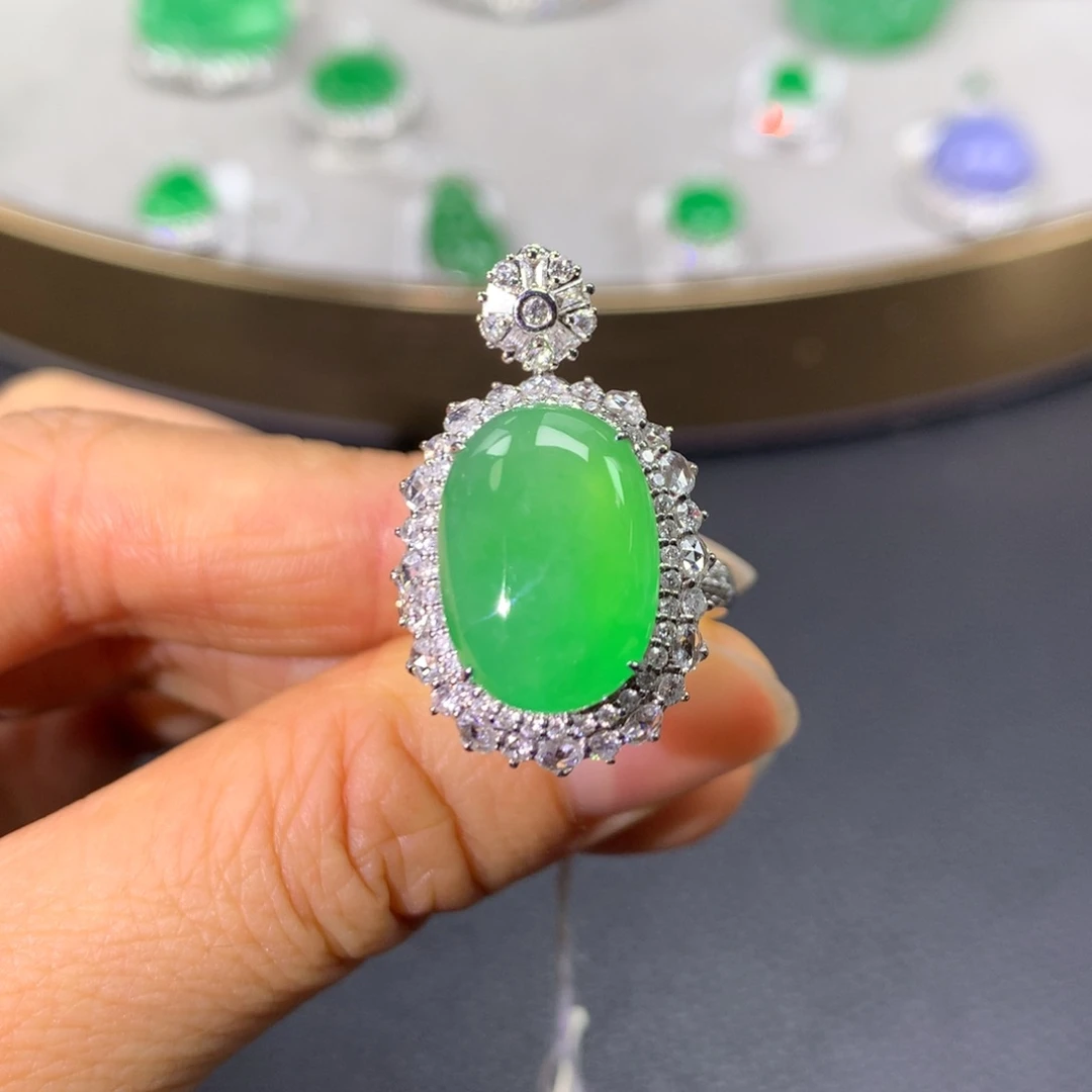 翡翠戒指18K金镶嵌翡翠