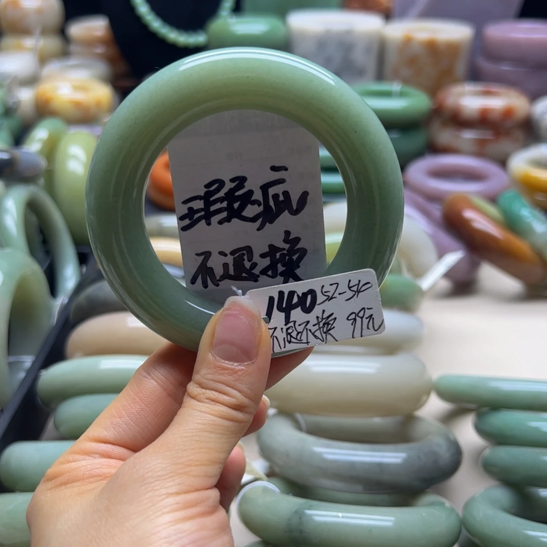 未镶嵌手镯石英岩玉