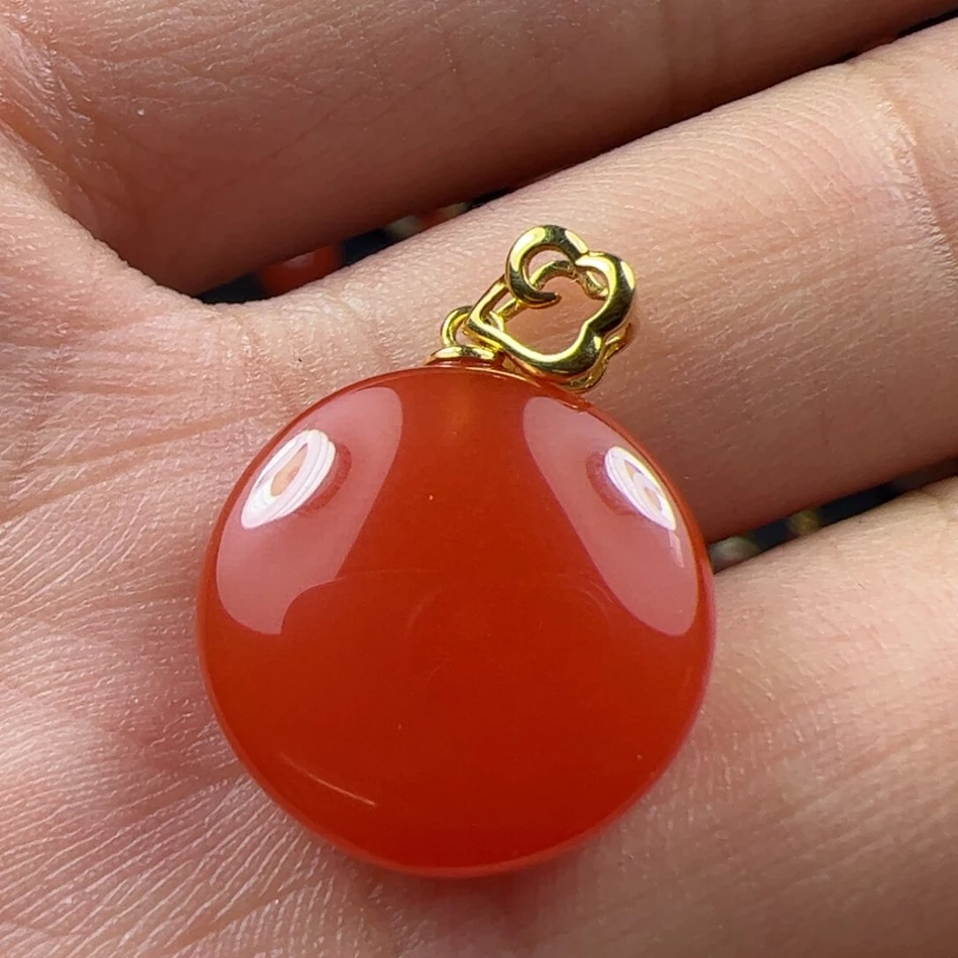 18K金镶嵌吊坠南红玛瑙