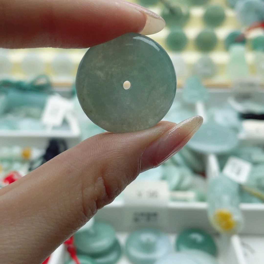 翡翠颈饰未镶嵌天然翡翠