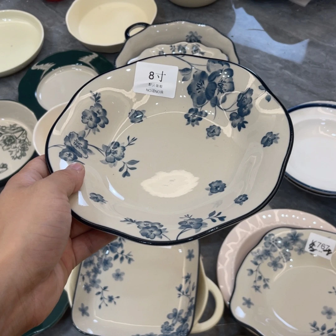 陶瓷微瑕餐具介意勿拍，满18飞！