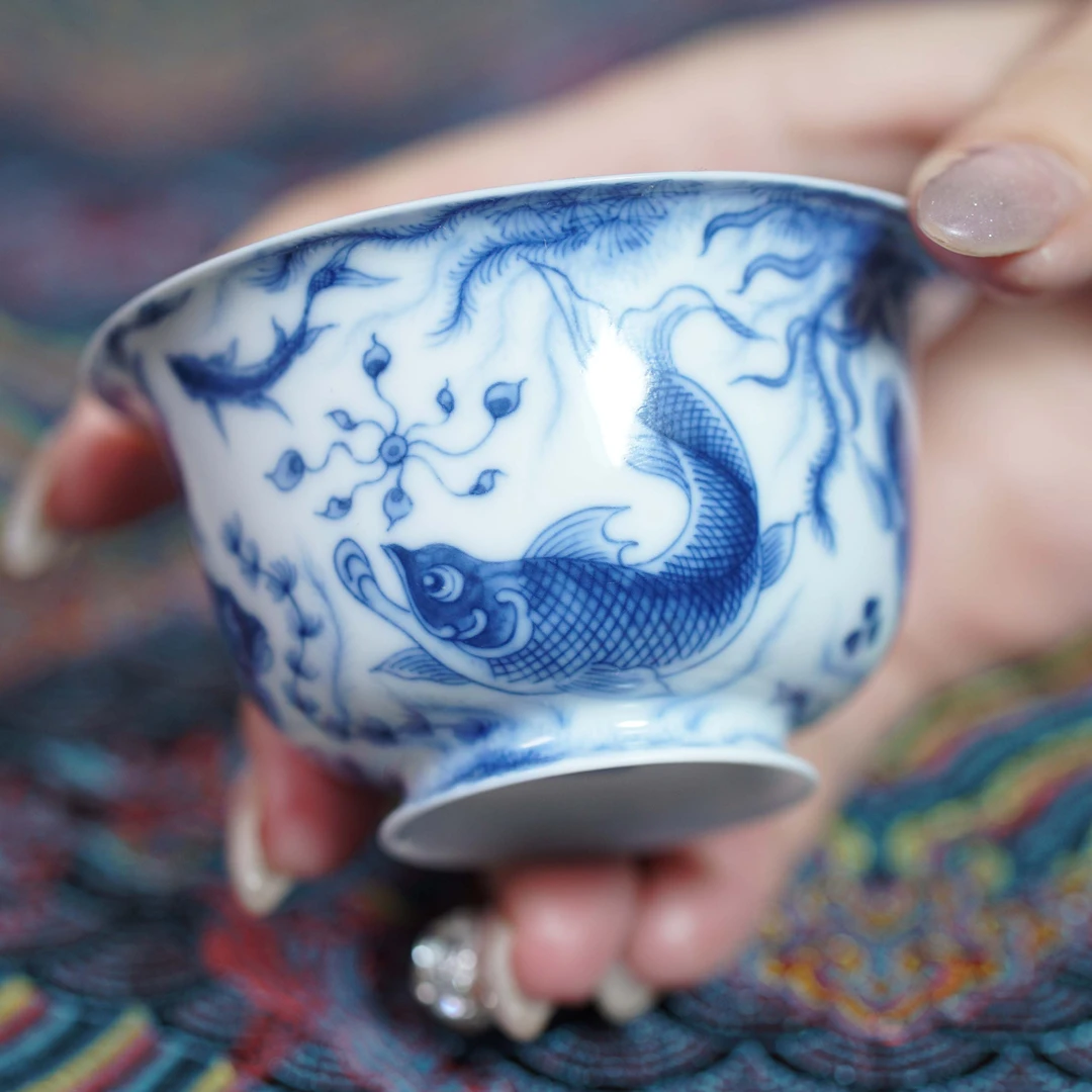 【望月怀古】-青花鱼藻纹薄胎折腰杯