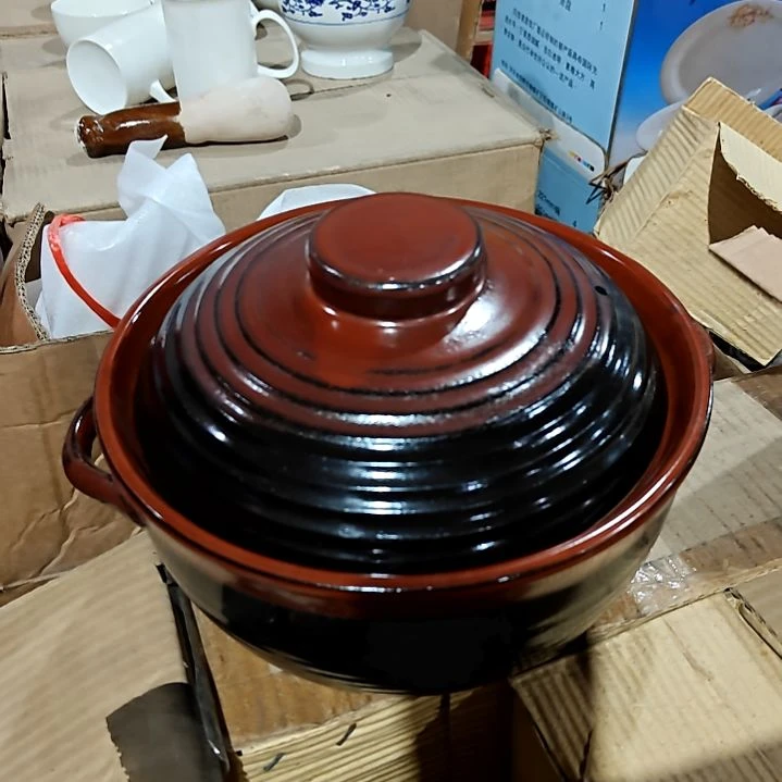 瓷片盘子碗茶壶啥都有