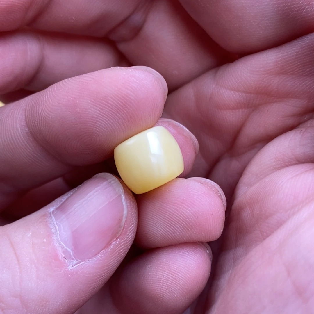 蜜蜡裸石未镶嵌送****?配饰