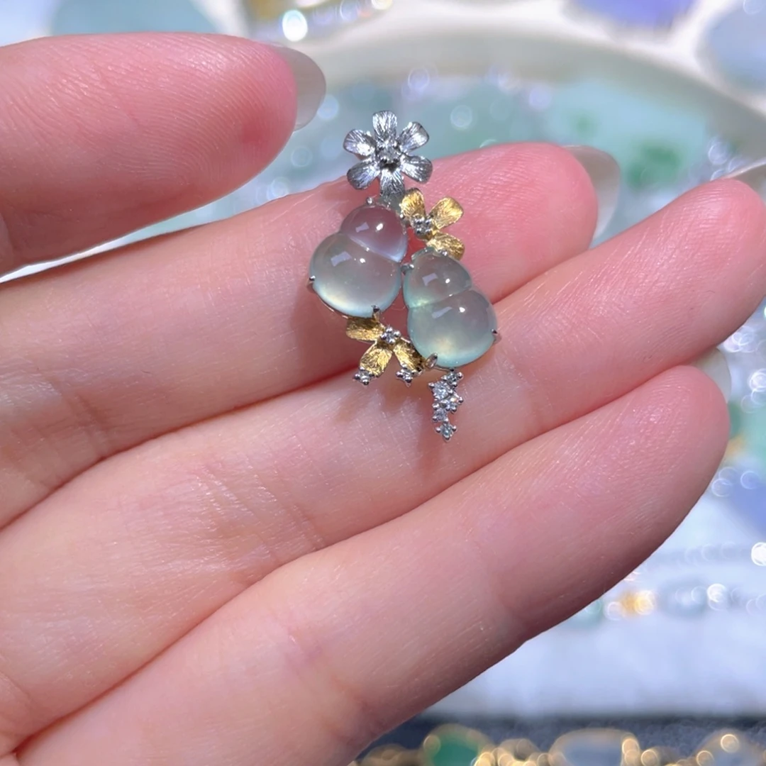 翡翠18K金镶嵌颈饰翡翠