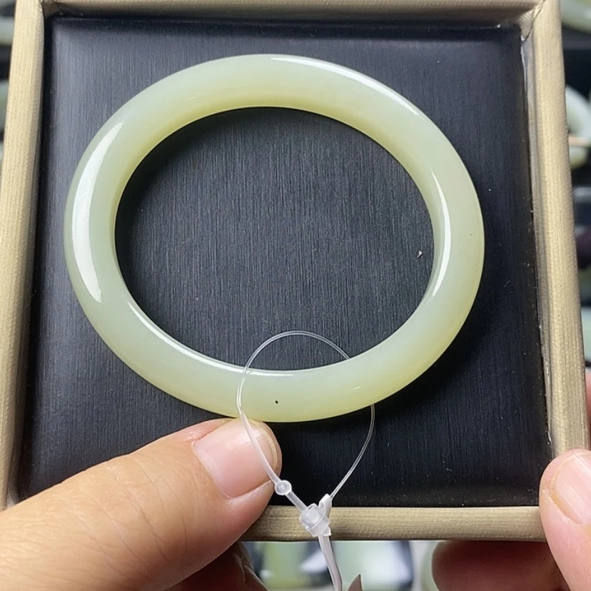 【闪购商品】未镶嵌手镯和田玉