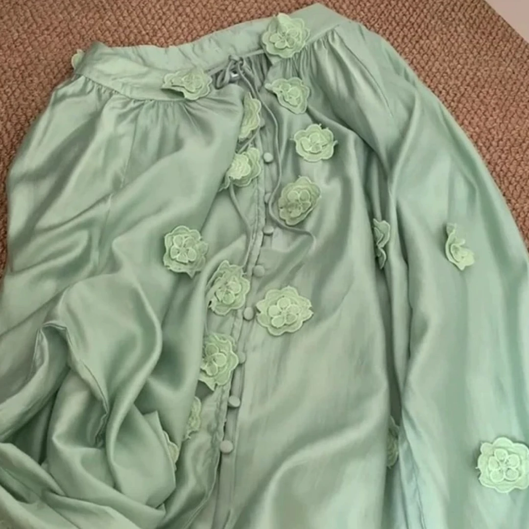 肉肉家*大码纷飞花朵奶绿衬衫