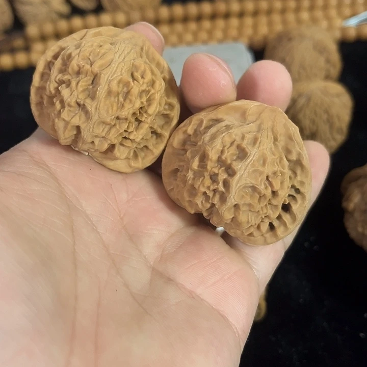 文玩核桃把件42左有微瑕宫灯，编号005