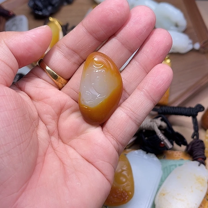 眼***缘和田玉未镶嵌颈饰