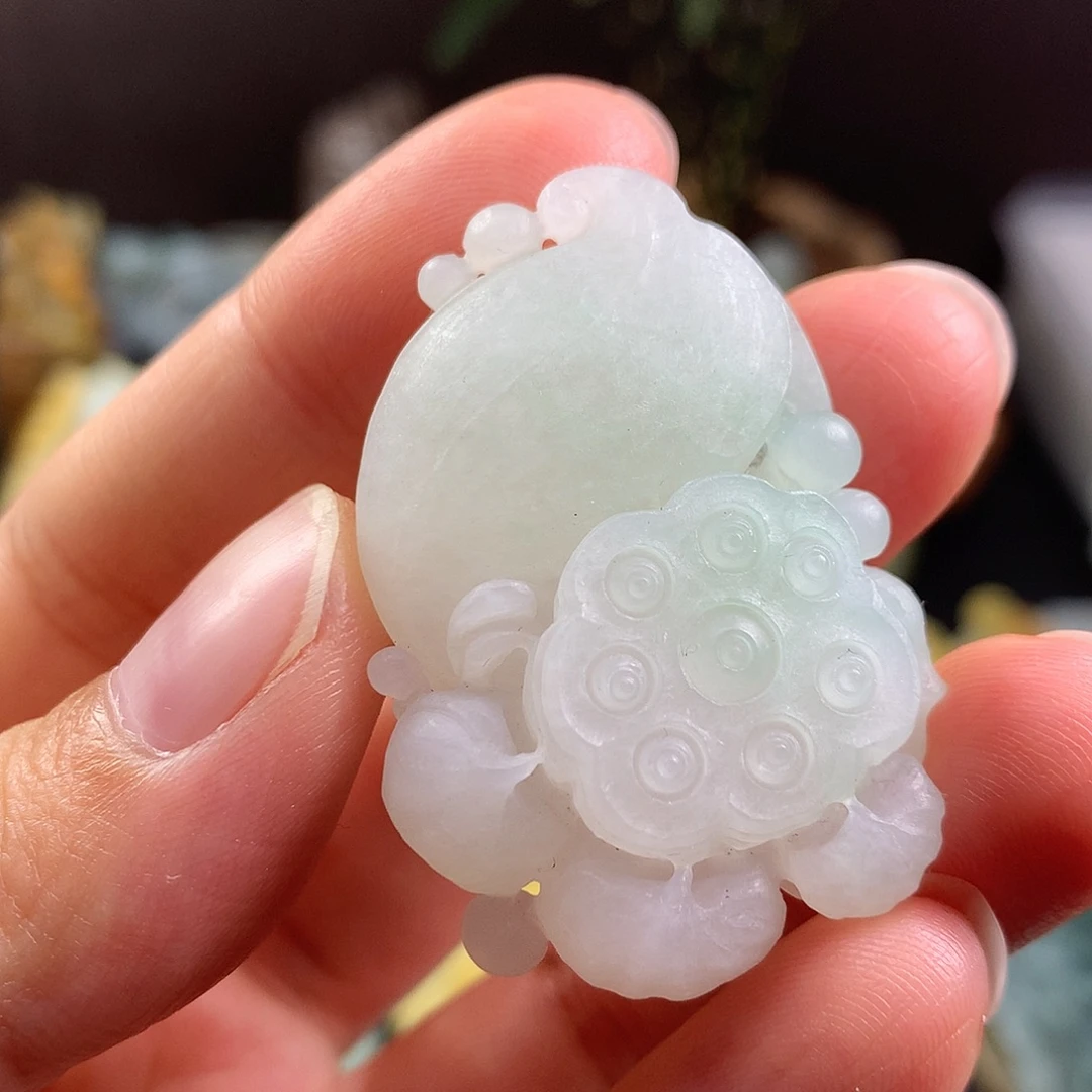 定制翡翠未镶嵌莲