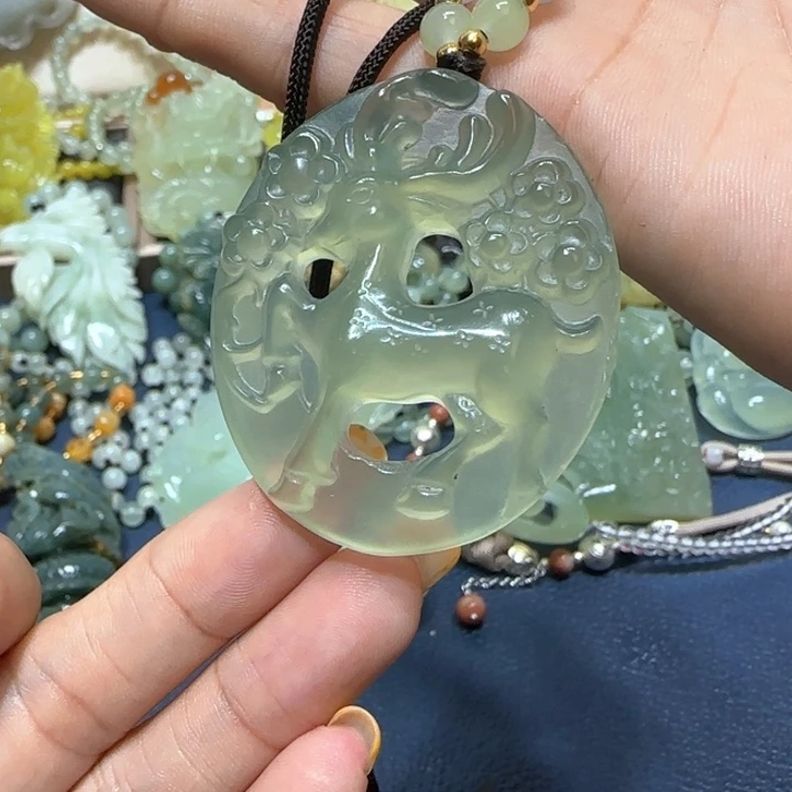 未镶嵌蛇纹石玉吊坠