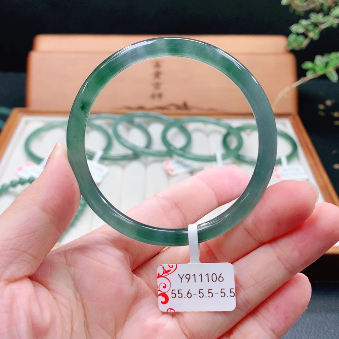 翡翠手镯（圆镯）未镶嵌