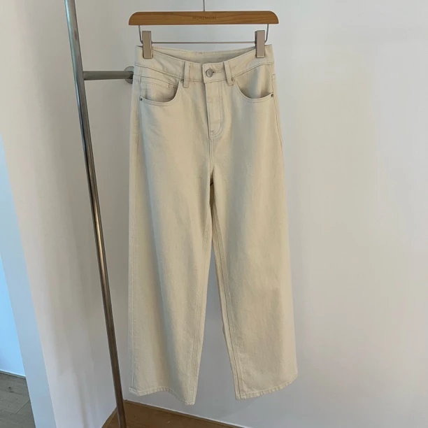 2025新款窄版米杏色无弹直筒牛仔裤