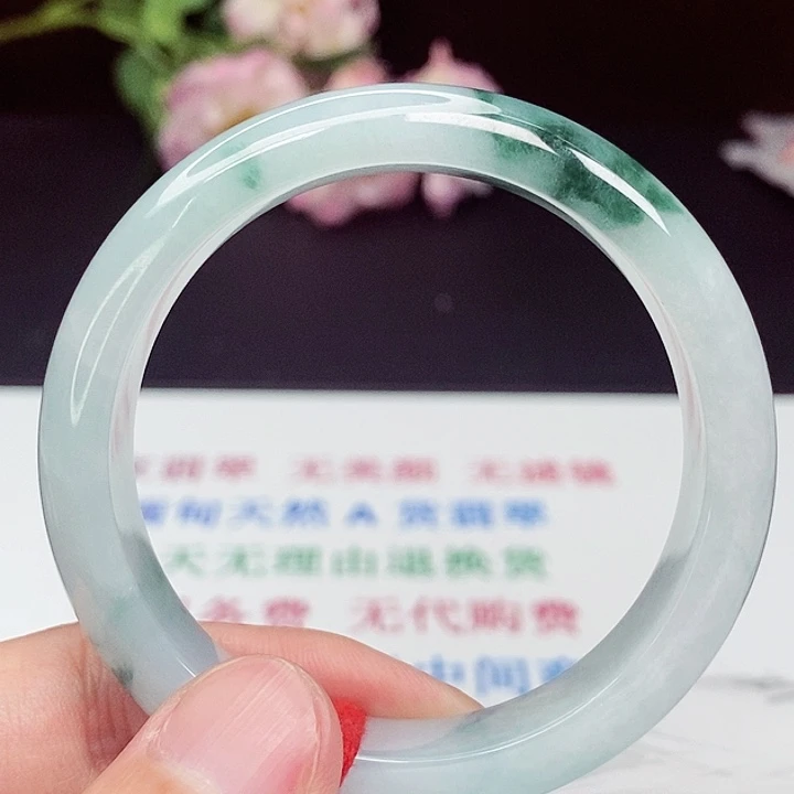 翡翠手镯未镶嵌56圈口
