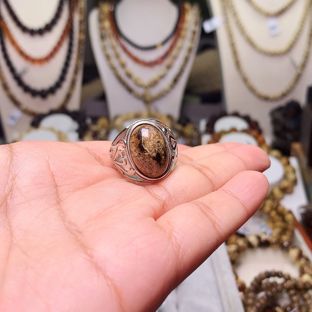 舒***淮琥珀未镶嵌裸石抚顺琥珀