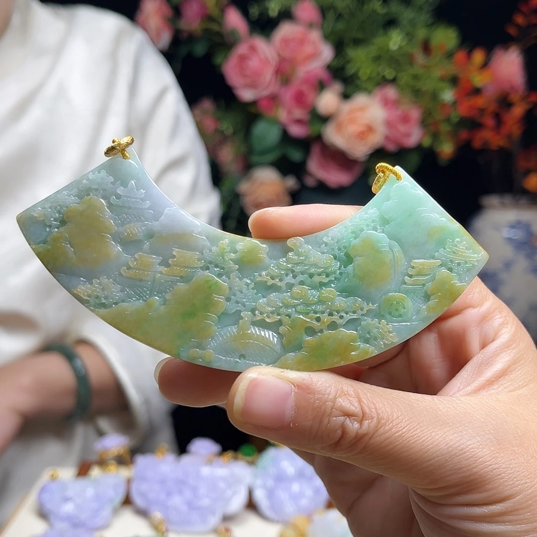 翡翠颈饰未镶嵌山水弯弯