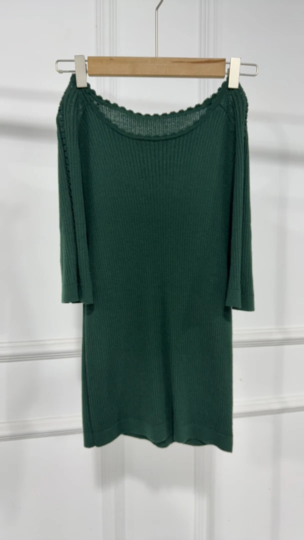 【小步】0224绿油果一字肩针织衫