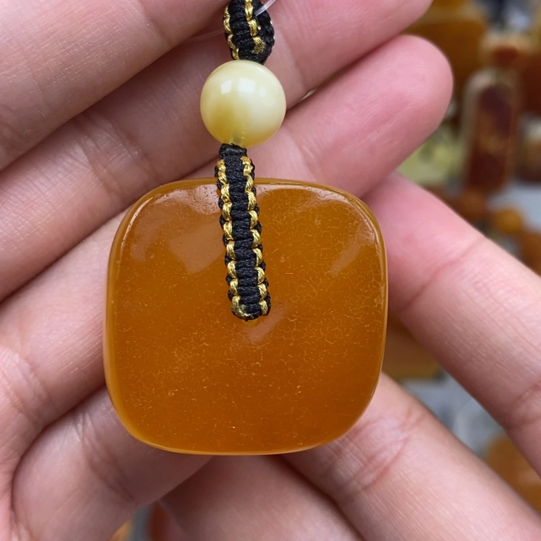 未镶嵌琥珀珠宝奇石