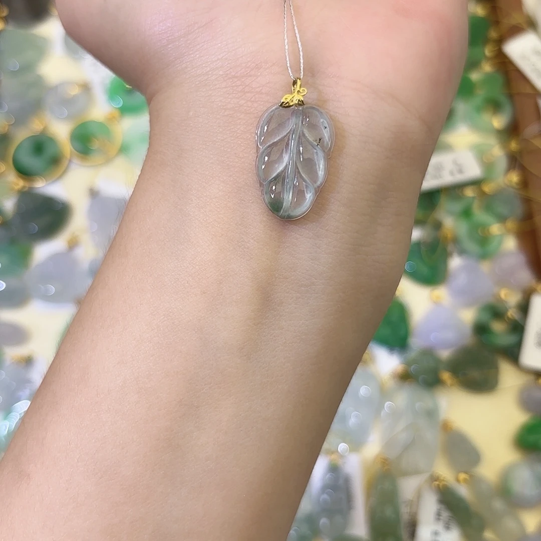 翡翠18K金镶嵌颈饰叶子