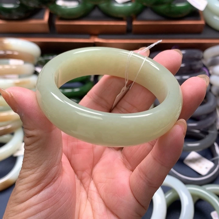 【闪购商品】未镶嵌手镯和田玉
